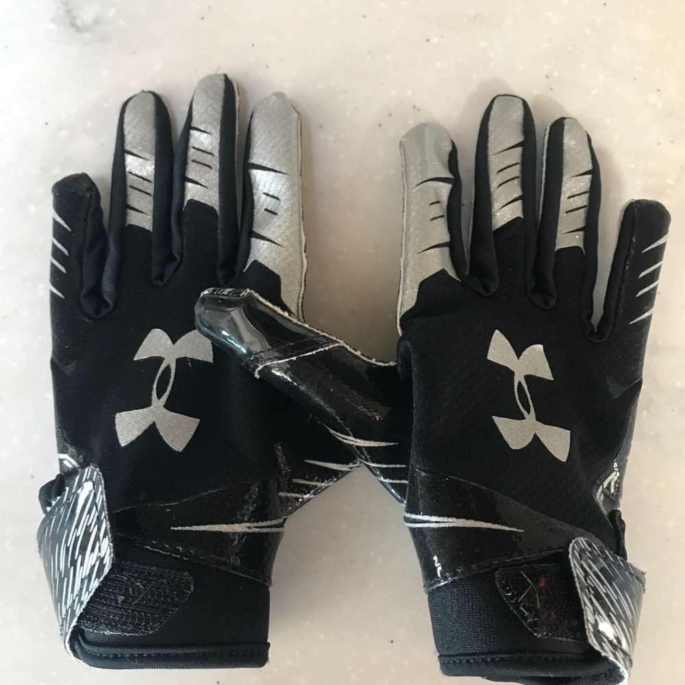 Under Armor Boys Youth Small Receiver Gloves